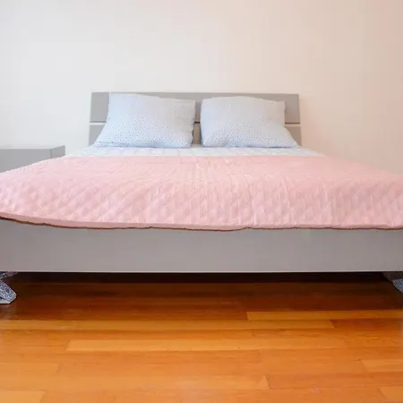 Large 85 M2 Center Apartmán *