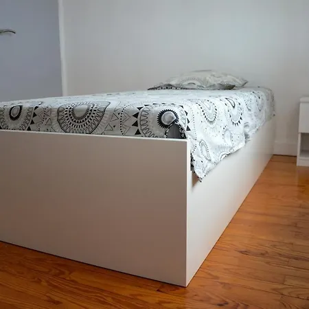 Large 85 M2 Center *